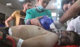 عشرات حالات الاختناق إثر استهداف طيران النظام حي السكري بغاز الكلور السام.
#حلب