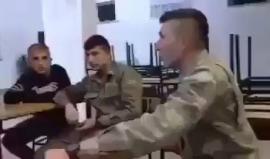 #شاهد
جندي تركي ينشد "حبيبي يا محمد.. صلى الله عليه وسلم" بصوت رائع