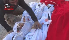 #شاهد لحظة دفن 8 أطفال بينهم رضّع استشهدوا جراء الغارات الروسية على حي المرجة في حلب