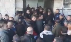 فيديو من أمام مستشفى رفيديا في نابلس .. حيث نقل جثمان الشهيد محمود عودة الى مسقط رأسه في بلدة قصرة جنوب المدينة للبدء في تشييعه