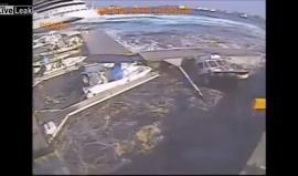 #شاهد سفينة سياحية كبيرة تدمر مكان تواجد قوارب صيد في صقلية بإيطاليا