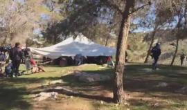 #شاهد: نشطاء يعيدون بناء قرية "باب الشمس" قرب مستوطنة معاليه أدوميم شرق #القدس، والتي ينوي الاحتلال مناقشة مشروع لضمها.
تصوبر: عصام الريماوي