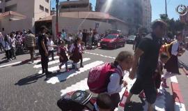 #شاهد ..شرطة المرور بغزة خلال تامين خروج طلاب المدارس تسهيل الحركة المرورية للحد من حوادث الطرق والحفاظ على سلامة الطلبة 
تصوير: عبد الرحمن الكحلوت