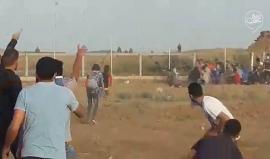 #شاهد لحظة اجتياز الشبان للسياج الفاصل شرق غزة وهروب قوات الاحتلال التي فتحت النار عليهم بشكل عشوائي . 
تصوير محمد زيارة