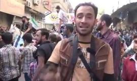 جانب من المظاهرات التي خرجت أمس في مدن وبلدات الغوطة الشرقية للمطالبة بوحدة الفصائل وفك الحصار