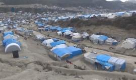 معاناة النازحين السوريين في مخيمات ريف اللاذقية