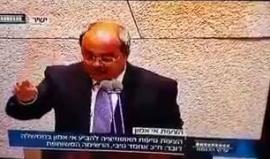 #شاهد | النائب العربي أحمد الطيبي يرفع الآذان في الكنيست احتجاجاً على قرار الاحتلال منع الآذان في #القدس المحتلة .