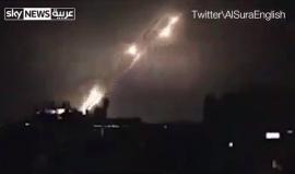 فيديو للمضادات الجوية التابعة للنظام السوري عند بدء الضربة الثلاثية للنظام