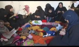 سوريات يطلقن حملة -ايد بإيد- لتأمين كسوة الشتاء للسوريين