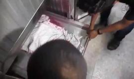 #شاهد جثمان الشهيد الفتى عثمان رامي حلس "15 عاما" الذي ارتقى برصاص الاحتلال خلال مشاركته في مسيرة العودة شرق غزة اليوم .