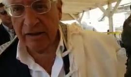 #شاهد السفير الأمريكي لدى الاحتلال ديفيد فريدمان يدنس المسجد الأقصى المبارك ويشارك في طقوس تلموذية