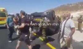 #شاهد ... الصور الاولى لعملية اطلاق النار على سيارة مستوطنين جنوب الخليل والتي اسفرت عن مصرع مستوطن وإصابة 4 آخرين 2 منهم بحالة الخطر . 

#الرد_السريع