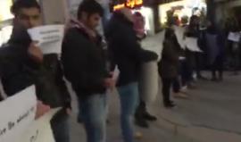 #شاهد وقفة احتجاجية في رام الله تطالب قيادة السلطة بإلغاء اتفاقية أوسلو، ورفضاً لدعوة القنصل الأمريكي في القدس المحتلة لحضور اجتماع المجلس المركزي لمنظمة التحرير.