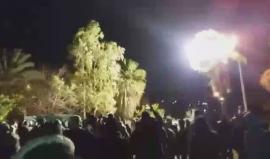 دعوات للمقاومة للانتقام للشهيد نضال مهداوي خلال تشييع جثمانه في ضاحية شويكة شمال طولكرم. 
تصوير: حمزة بهتي