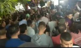 تهتف ضد عباس وعقوباته .. 
#مباشر مظاهرة على دوار المنارة في رام الله تطالب السلطة برفع العقوبات عن قطاع غزة المحاصر من الاحتلال . 
#ارفعوا_العقوبات