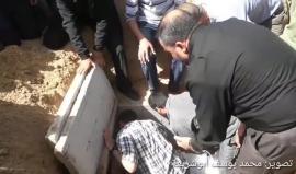 #شاهد الشهيد الصحفي "ياسر مرتجى" يوارى الثرى بغزة حيث ارتقى برصاص الاحتلال خلال تغطيته لمسيرة العودة على حدود القطاع أمس