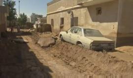 شاهد انحسار مياه السيول في رأس غارب بمصر