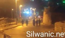 #شاهد
قوات الاحتلال تقتحم حي عين اللوزج في بلدة سلوان جنوب المسجد #الأقصى