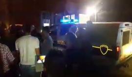 #شاهد
قوات الإحتلال تبعد الشبان من أمام بوابة مركز شرطة القشلة في الناصرة خلال تضامنهم مع الشيخ كمال خطيب الذي يخضع للتحقيق في هذه الأثناء.