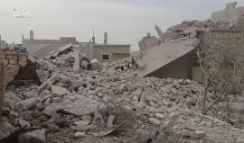 مشاهد من الدمار في مدينة عندان جراء قصف جوي روسي بالصواريخ الإرتجاجية صباح اليوم شمال حلب