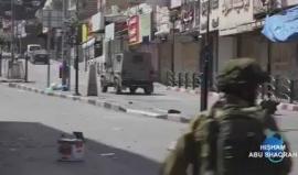 #شاهد لحظة سقوط جندي اسرائيلي خلال المواجهات مع الشبان في منطقة باب الزاوية بالخليل أمس