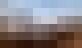 جرافة تابعة للجيش الإسرائيلي تشارك في عمليات إخماد الحرائق في غلاف غزة التي اندلعت بفعل طائرات ورقية حارقة