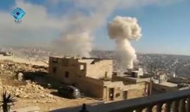 #شاهد لحظة سقوط صاروخ مظلي على مدينة دارة عزة بريف حلب الغربي ادى الى استشهاد ثلاثة مدنيين ووقوع عدة إصابات