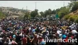 شاهد : اللحظات الاولى لقمع الاف المصلين في حي وادي الجوز بمدينة القدس
#جمعة_الأقصى
#اغضب_للأقصى