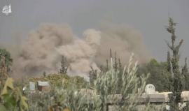 مشاهد للقصف بالبراميل المتفجرة على مخيم خان الشيح بريف دمشق