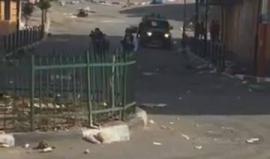 #شاهد | إصابة شاب برصاص الاحتلال اثر مواجهات في بيت أمر شمال الخليل عقب قمع مسيرة للتضامن مع الاسرى المضربين منذ 19 يوما .