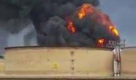 #شاهد اندلاع حريق كبير في مصافي النفط بمدينة حيفا المحتلة.. والاحتلال يحاول السيطرة