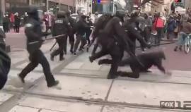 وتستمر المظاهرات ضد ترامب في أمريكا .