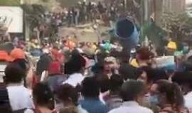 #شاهد احتشاد المواطنين المكسيكيين في الشوارع جراء هدم منازلهم إثر الزلزال المدمر الذي يضرب المكسيك.