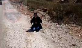 #شاهد جيش الاحتلال يعتقل فتاة فلسطينية بحجة نيتها تنفيذ عملية طعن قرب مستوطنة ايتمار في نابلس