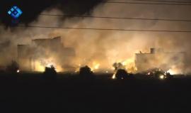 الطيران الروسي يحرق منازل السوريين بقنابل الفسفور المحرم دولياً بريف #حلب الغربي
تصوير وكالة ثقة