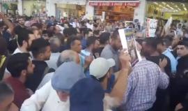 #مباشر قوات أمن السلطة تقمع مظاهرة في رام الله للمطالبة برفع العقوبات التي تفرضها على غزة واحتجاجا على قطعها لرواتب أسرى القطاع 
#ارفعوا_العقوبات