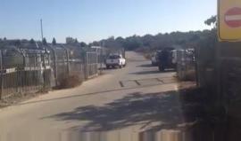 فيديو من مكان العملية .. 

إصابة جندي "اسرائيلي" في عملية طعن عند مستوطنة"هار أدار" قرب القدس وانسحاب المنفذ