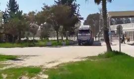 #شاهد بدء شاحنات تحمل الإسمنت المصري لقطاع غزة عبر معبر رفح البري، في أول أيام فتحه الإستثنائي.