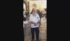 فيديو - مستوطنون يؤدون صلوات تلمودية على بوابة المسجد الأقصى قبل قليل