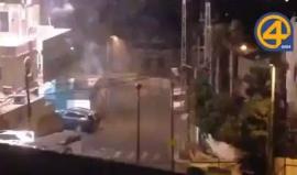 شاهدشبان يستهدفون مستوطنة ارمون هنتسيف المقامه على أراضي بلدة جبل المكبر في القدس المحتلة بالالعاب النارية.