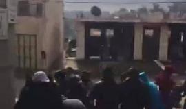 #بث_مباشر مواجهات عنيفة على مدخل بلدة بيت أمر شمالي الخليل 
تصوير عامر ابو عرفة