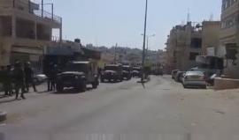 #شاهد .. محاصرة قوات الاحتلال لمنزل الشهيد مصباح ابوصبيح في الشيخ جراح واعتقال اثنين من اشقائه . 

#مصباح_القدس