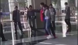 بسرعة واتقان.. تحرير رهينة من يد مسلح! 

فيديو متداول دون نشر تفاصيل عن المكان والدولة