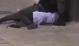 قوات الاحتلال تعتقل شابا بطريقة وحشية في شارع الواد في البلدة القديمة بالقدس