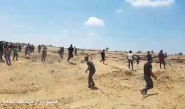 #فيديو يرصد المواجهات مع الاحتلال من مسافة قريبة شرق خانيونس أمس 

تصوير: محمد عادل