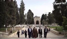 #شاهد | وزير الشباب والرياضة الترك يزور المسجد #الأقصى المُبارك في مدينة #القدس المحتلة ويؤدي الصلاة في المسجد القبلي وقبّة الصخرة