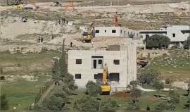 الاحتلال يهدم 3 منازل منها مكون من عدة طوابق وأسوار جدارية في قرية الزعيم بالقدس المحتلة