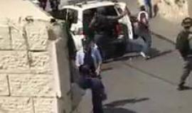 #شاهد | قوات الاحتلال تعتقل شاباً مصاباً في حي واد الجوز بالقدس المحتلة.
#جمعة_الأقصى