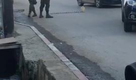 #مباشر الاحتلال ينصب حاجزا عسكريا على مدخل بلدة بيت أمر شمالي الخليل