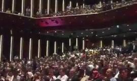 #شاهد دعاء أردوغان خلال مشاركته في حفل تأبين شهداء سقطوا أثناء تصديهم للمحاولة الانقلابية الفاشلة 

(يا ربي أصواتنا خافتة فلا تترك مآذننا صامتة ولاتترك سمائنا من دون نور ولا تترك مياديننا من دون أبطال مسلمين)